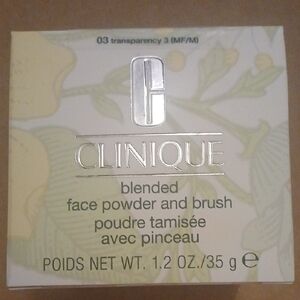 Clinique Blended Face Powder & Brush – Transparency 03